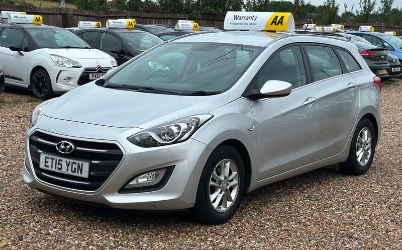 A 2015 HYUNDAI I30 CRDI SE BLUE DRIVE A 2015 HYUNDAI I30 CRDI SE BLUE DRIVE