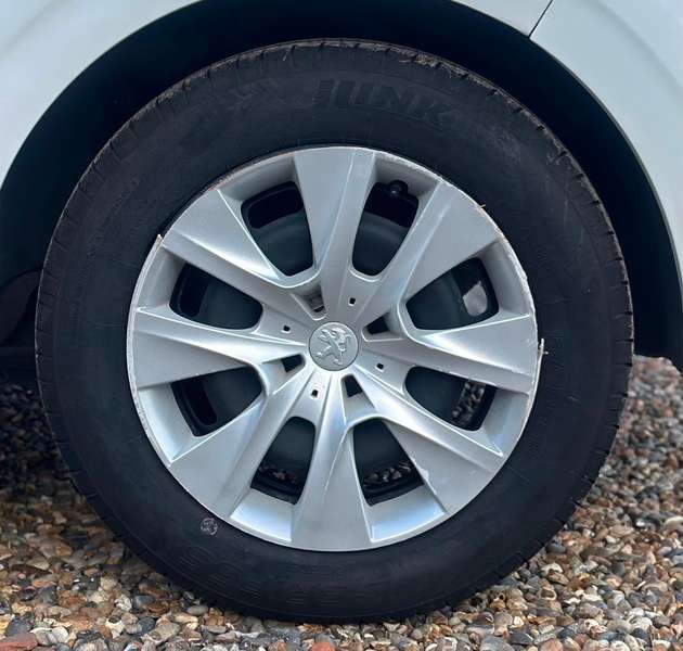 2016 PEUGEOT 208 2016 PEUGEOT 208