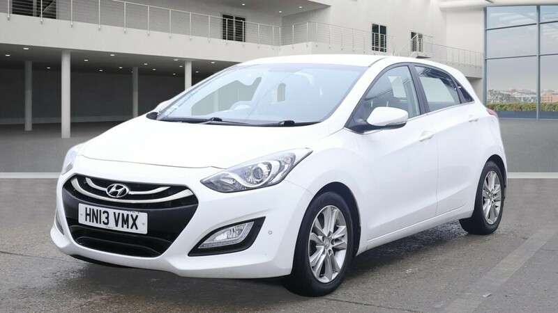 A 2013 HYUNDAI I30 CRDI STYLE NAV BLUE DRIVE A 2013 HYUNDAI I30 CRDI STYLE NAV BLUE DRIVE