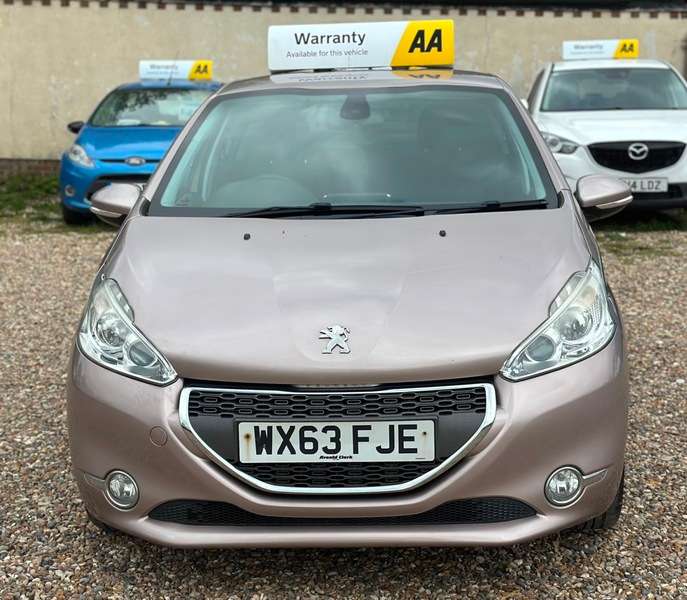 A 2013 PEUGEOT 208 ALLURE A 2013 PEUGEOT 208 ALLURE