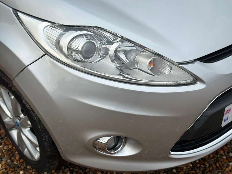 A 2010 FORD FIESTA ZETEC A 2010 FORD FIESTA ZETEC