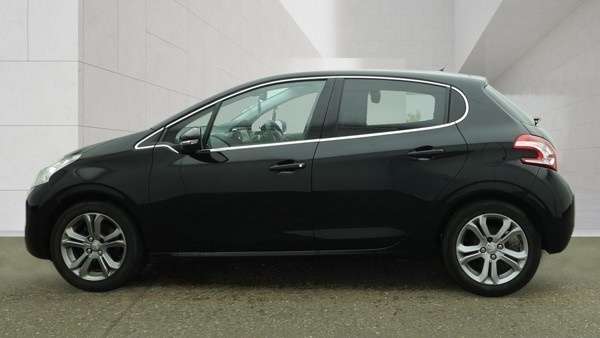 A 2015 PEUGEOT 208 ALLURE A 2015 PEUGEOT 208 ALLURE
