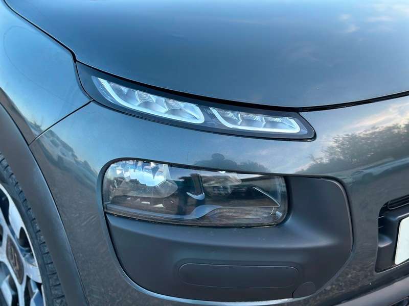 A 2015 CITROEN C4 CACTUS BLUEHDI FLAIR A 2015 CITROEN C4 CACTUS BLUEHDI FLAIR