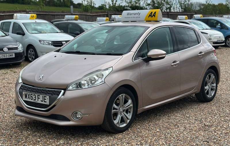 A 2013 PEUGEOT 208 ALLURE A 2013 PEUGEOT 208 ALLURE