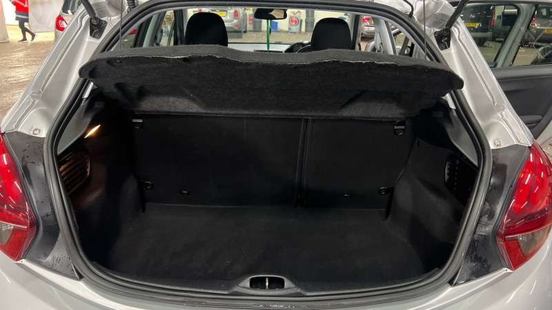 2015 PEUGEOT 208 2015 PEUGEOT 208