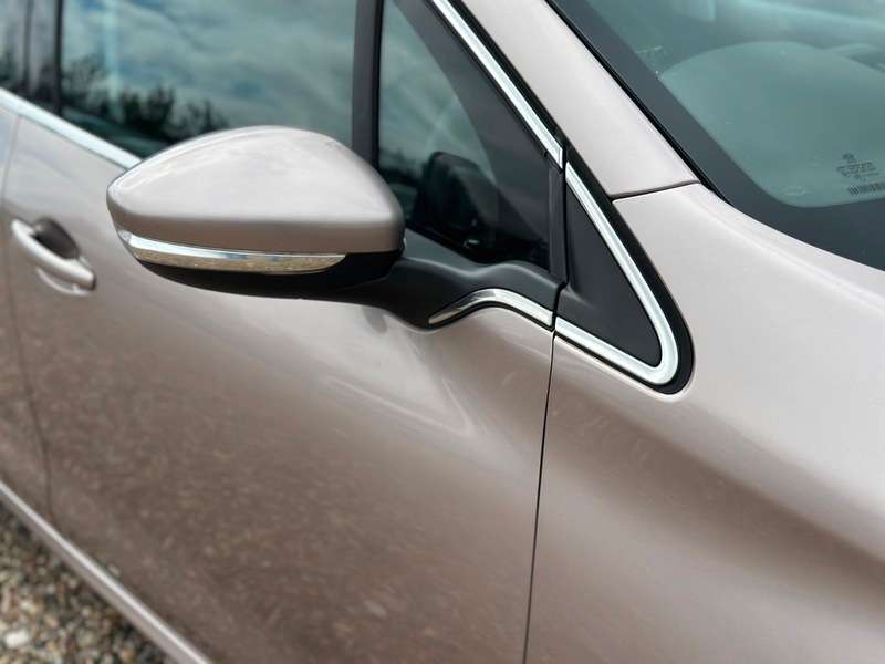 2013 PEUGEOT 208 2013 PEUGEOT 208