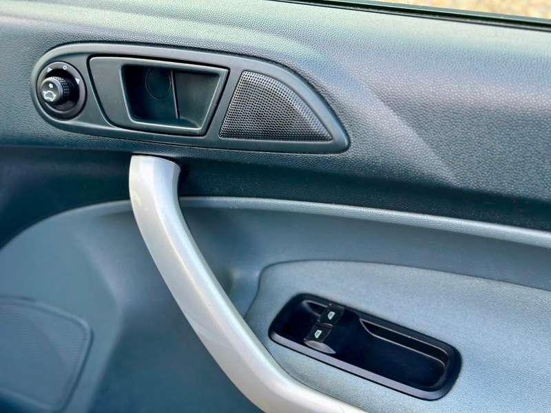 2010 FORD FIESTA 2010 FORD FIESTA