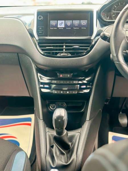 2015 PEUGEOT 208 2015 PEUGEOT 208