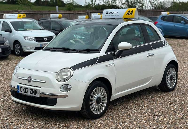 A 2012 FIAT 500 LOUNGE A 2012 FIAT 500 LOUNGE