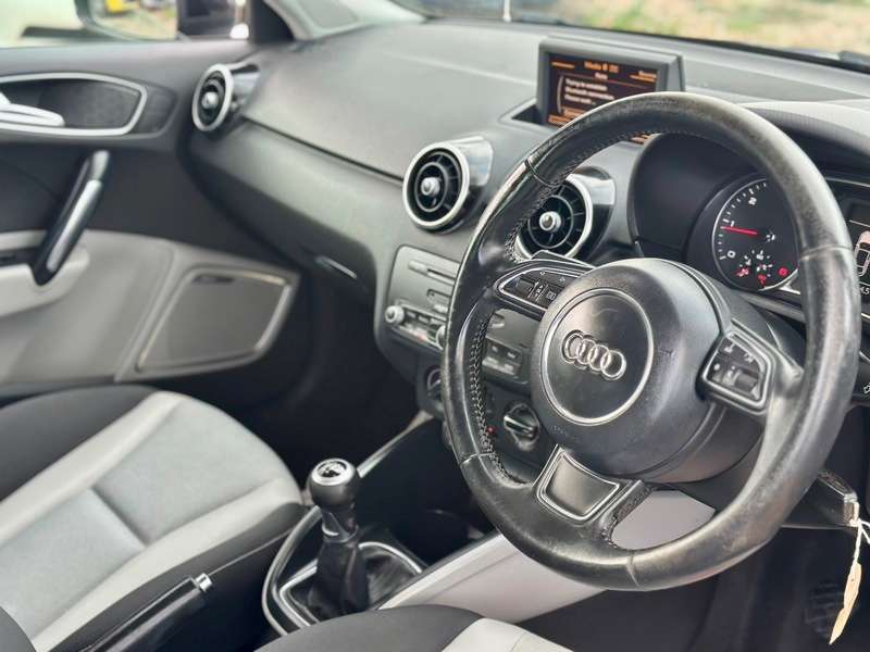 2011 AUDI A1 2011 AUDI A1