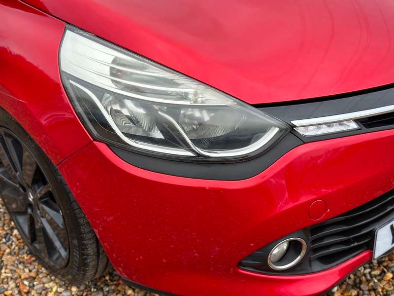 A 2014 RENAULT CLIO DYNAMIQUE S MEDIANAV ENERGY DCI S/S A 2014 RENAULT CLIO DYNAMIQUE S MEDIANAV ENERGY DCI S/S