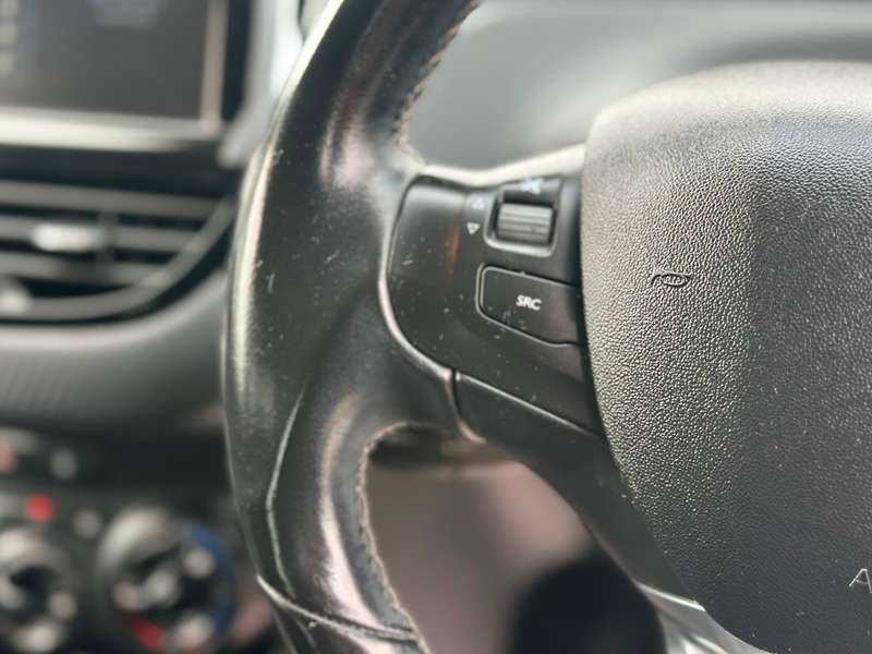 2015 PEUGEOT 208 2015 PEUGEOT 208