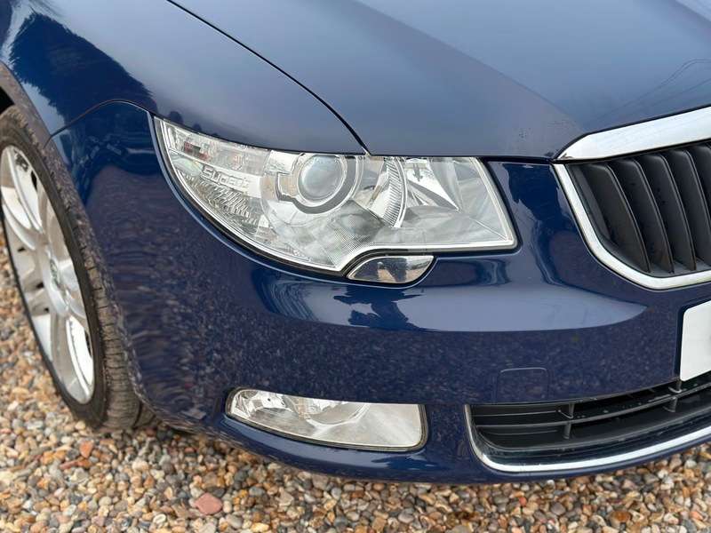 A 2011 SKODA SUPERB ELEGANCE TDI CR A 2011 SKODA SUPERB ELEGANCE TDI CR