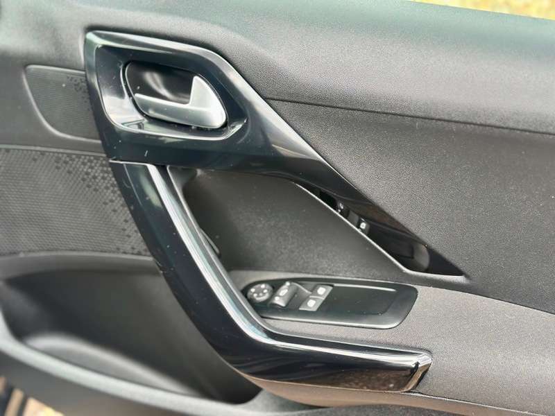 2015 PEUGEOT 208 2015 PEUGEOT 208