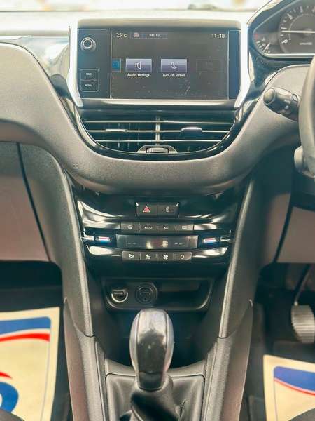 2015 PEUGEOT 208 2015 PEUGEOT 208