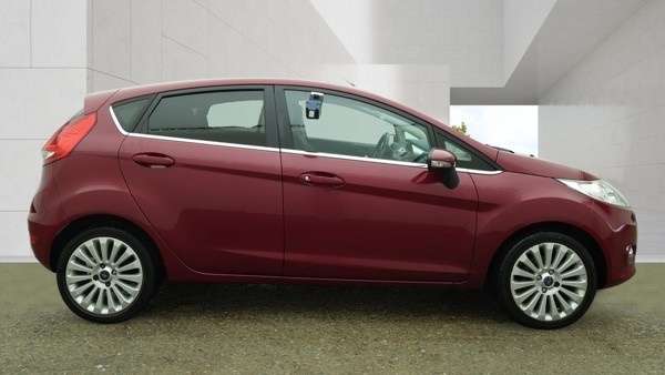 A 2010 FORD FIESTA TITANIUM A 2010 FORD FIESTA TITANIUM