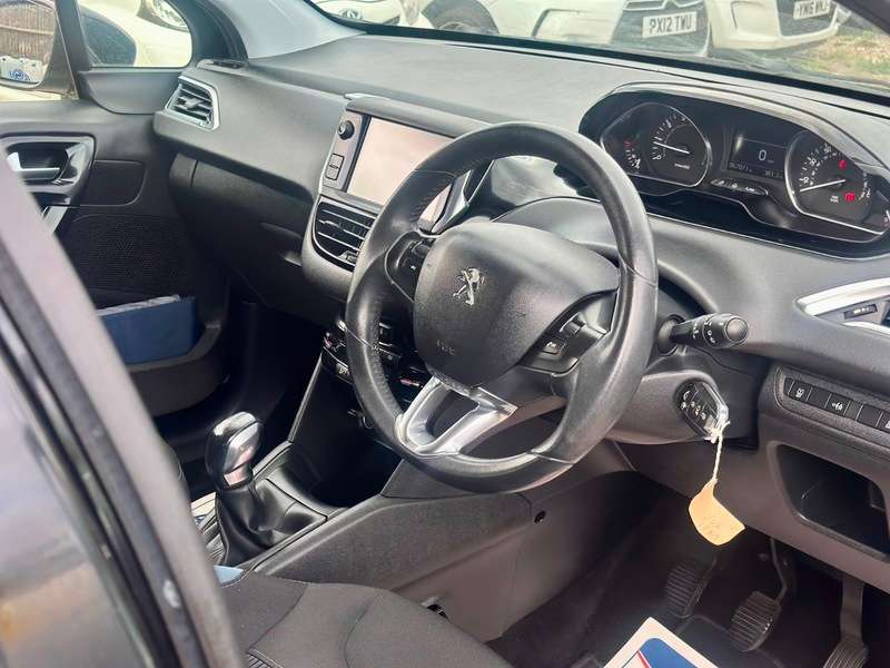 2015 PEUGEOT 208 2015 PEUGEOT 208