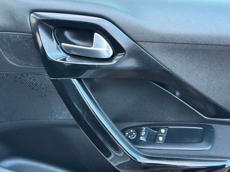 2015 PEUGEOT 208 2015 PEUGEOT 208