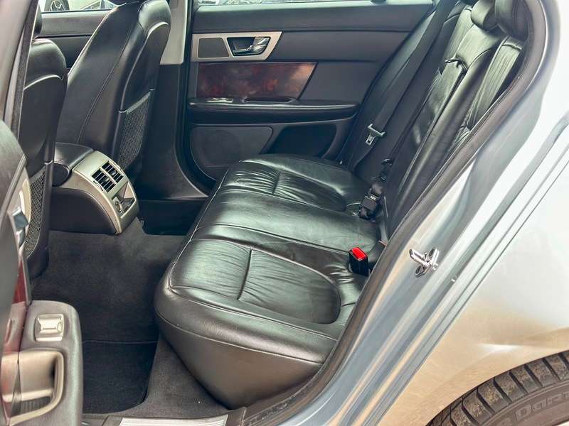 2010 JAGUAR XF 2010 JAGUAR XF