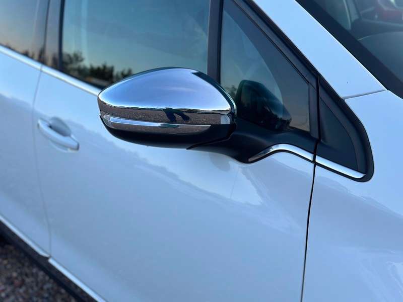 2013 PEUGEOT 2008 2013 PEUGEOT 2008