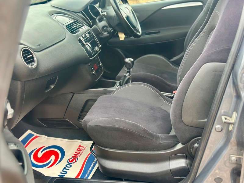 2014 FIAT PUNTO 2014 FIAT PUNTO