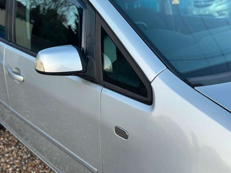 A 2006 FORD FOCUS C-MAX GHIA A 2006 FORD FOCUS C-MAX GHIA