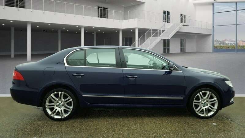 A 2011 SKODA SUPERB ELEGANCE TDI CR A 2011 SKODA SUPERB ELEGANCE TDI CR