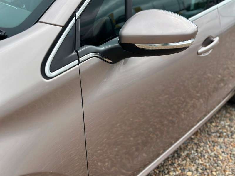 2013 PEUGEOT 208 2013 PEUGEOT 208