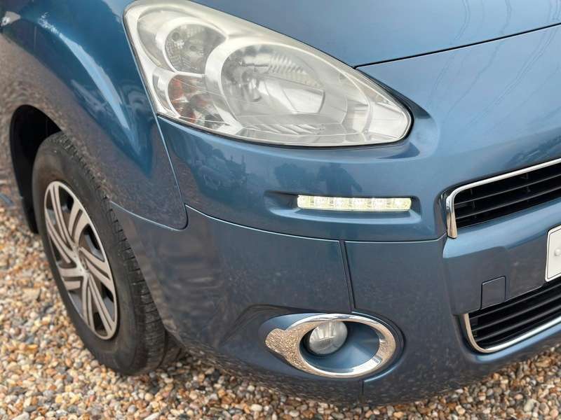 A 2014 PEUGEOT PARTNER TEPEE S A 2014 PEUGEOT PARTNER TEPEE S