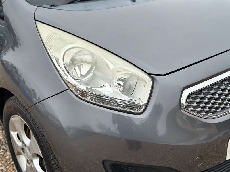A 2010 KIA VENGA 2 A 2010 KIA VENGA 2