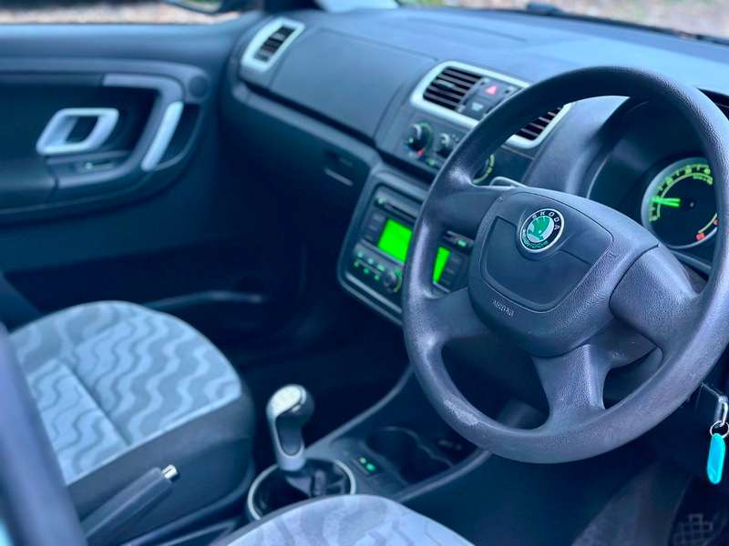 2010 SKODA FABIA 2010 SKODA FABIA