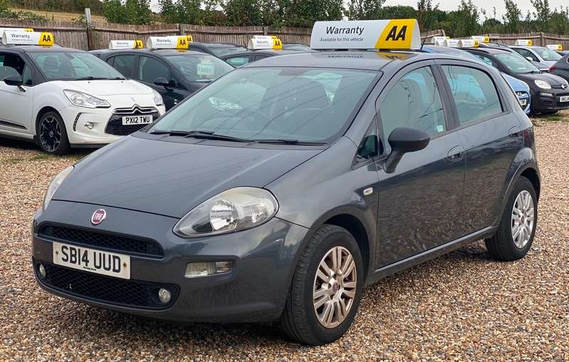 A 2014 FIAT PUNTO EASY A 2014 FIAT PUNTO EASY