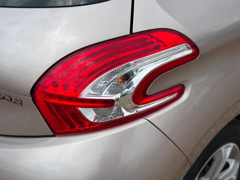 2013 PEUGEOT 208 2013 PEUGEOT 208