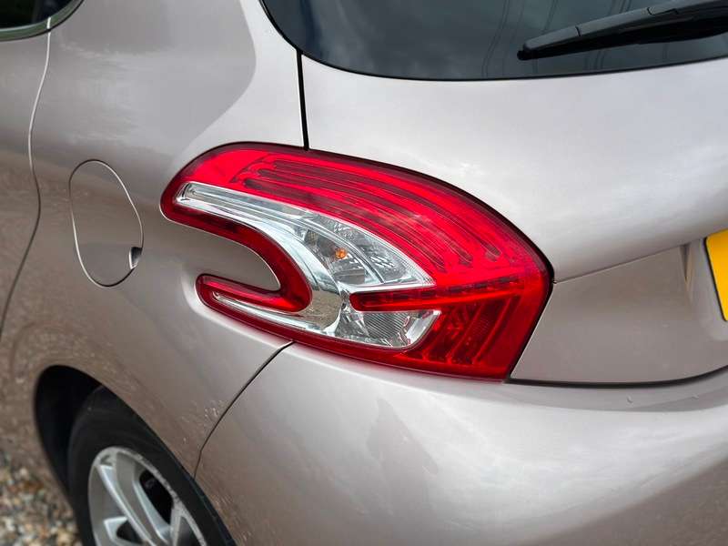 2013 PEUGEOT 208 2013 PEUGEOT 208