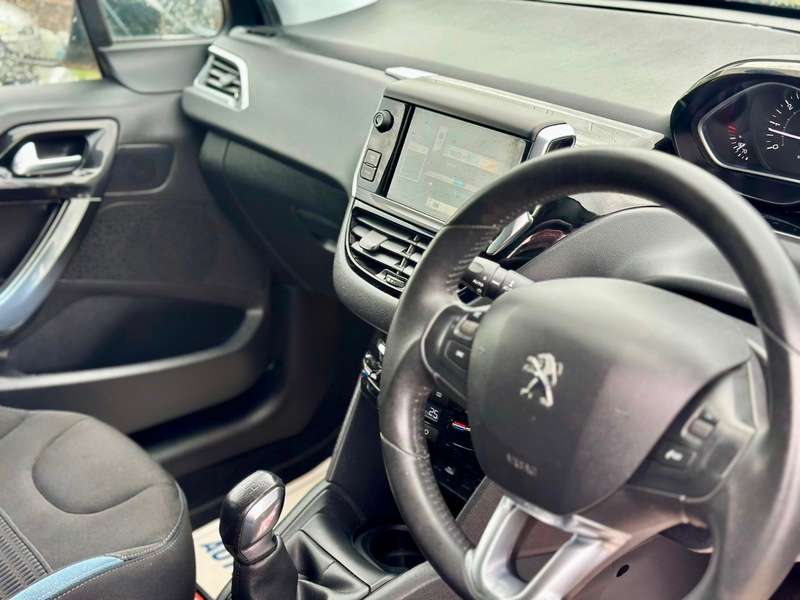 2013 PEUGEOT 208 2013 PEUGEOT 208