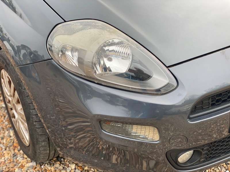 A 2014 FIAT PUNTO EASY A 2014 FIAT PUNTO EASY