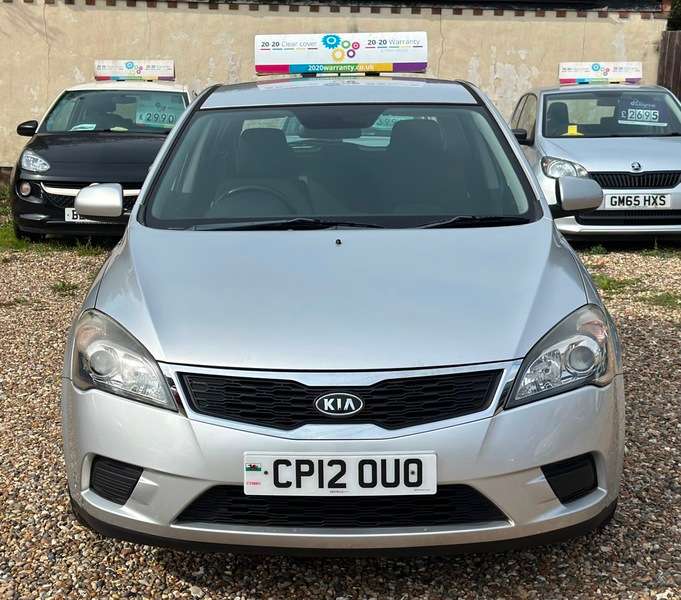 A 2012 KIA CEED VR-7 A 2012 KIA CEED VR-7