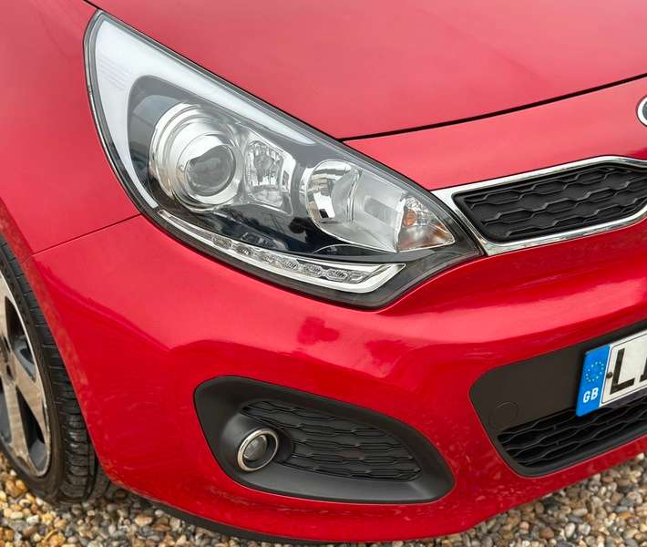 A 2014 KIA RIO 3 ECODYNAMICS A 2014 KIA RIO 3 ECODYNAMICS