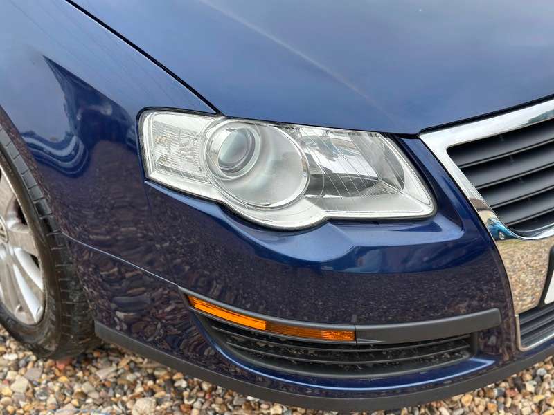 A 2009 VOLKSWAGEN PASSAT S TDI DSG A 2009 VOLKSWAGEN PASSAT S TDI DSG