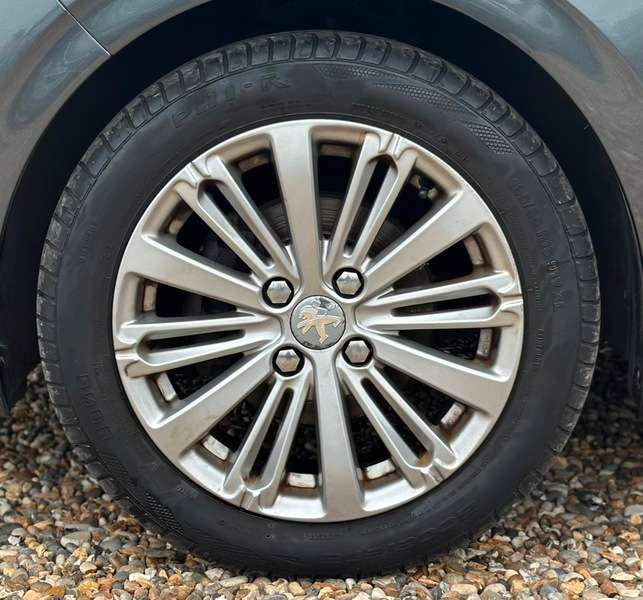 2015 PEUGEOT 208 2015 PEUGEOT 208