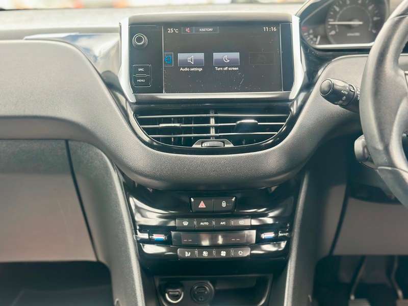 2015 PEUGEOT 208 2015 PEUGEOT 208