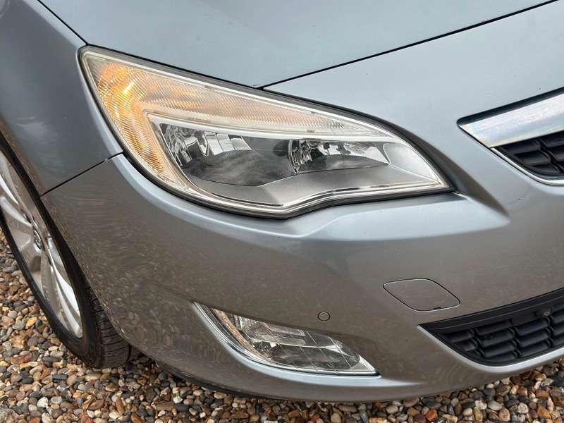 A 2010 VAUXHALL ASTRA SE CDTI A 2010 VAUXHALL ASTRA SE CDTI