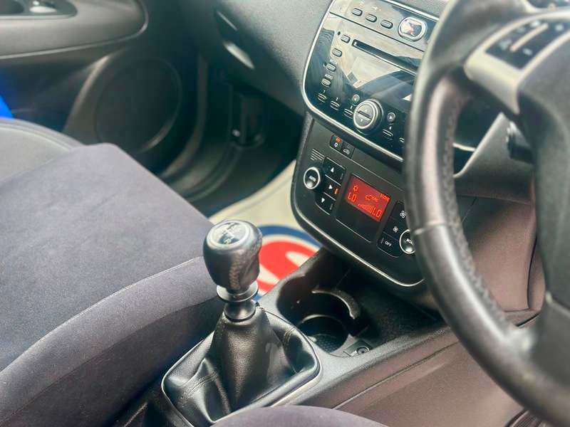 2014 FIAT PUNTO 2014 FIAT PUNTO