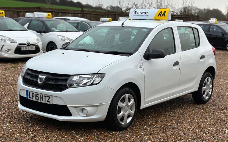 A 2015 DACIA SANDERO AMBIANCE A 2015 DACIA SANDERO AMBIANCE