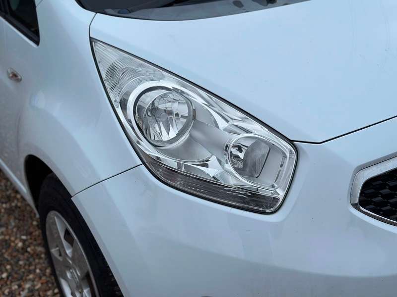 A 2012 KIA VENGA CRDI 1 A 2012 KIA VENGA CRDI 1