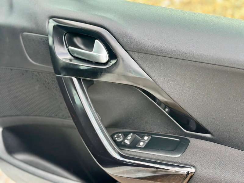 2016 PEUGEOT 208 2016 PEUGEOT 208