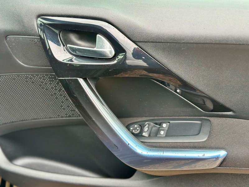2013 PEUGEOT 208 2013 PEUGEOT 208