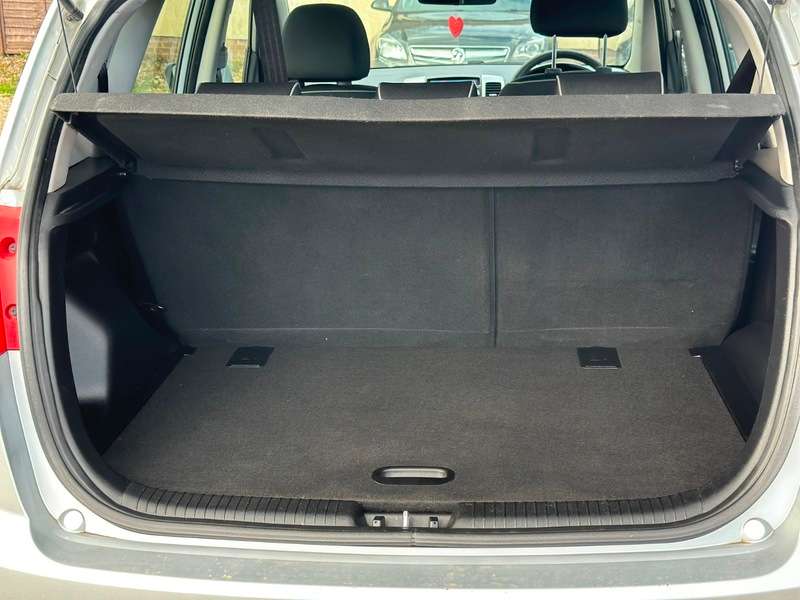 A 2010 KIA VENGA 3 A 2010 KIA VENGA 3
