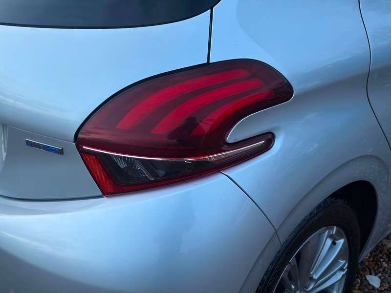 2015 PEUGEOT 208 2015 PEUGEOT 208