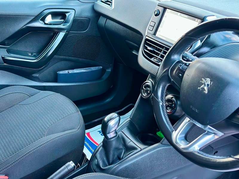 2015 PEUGEOT 208 2015 PEUGEOT 208